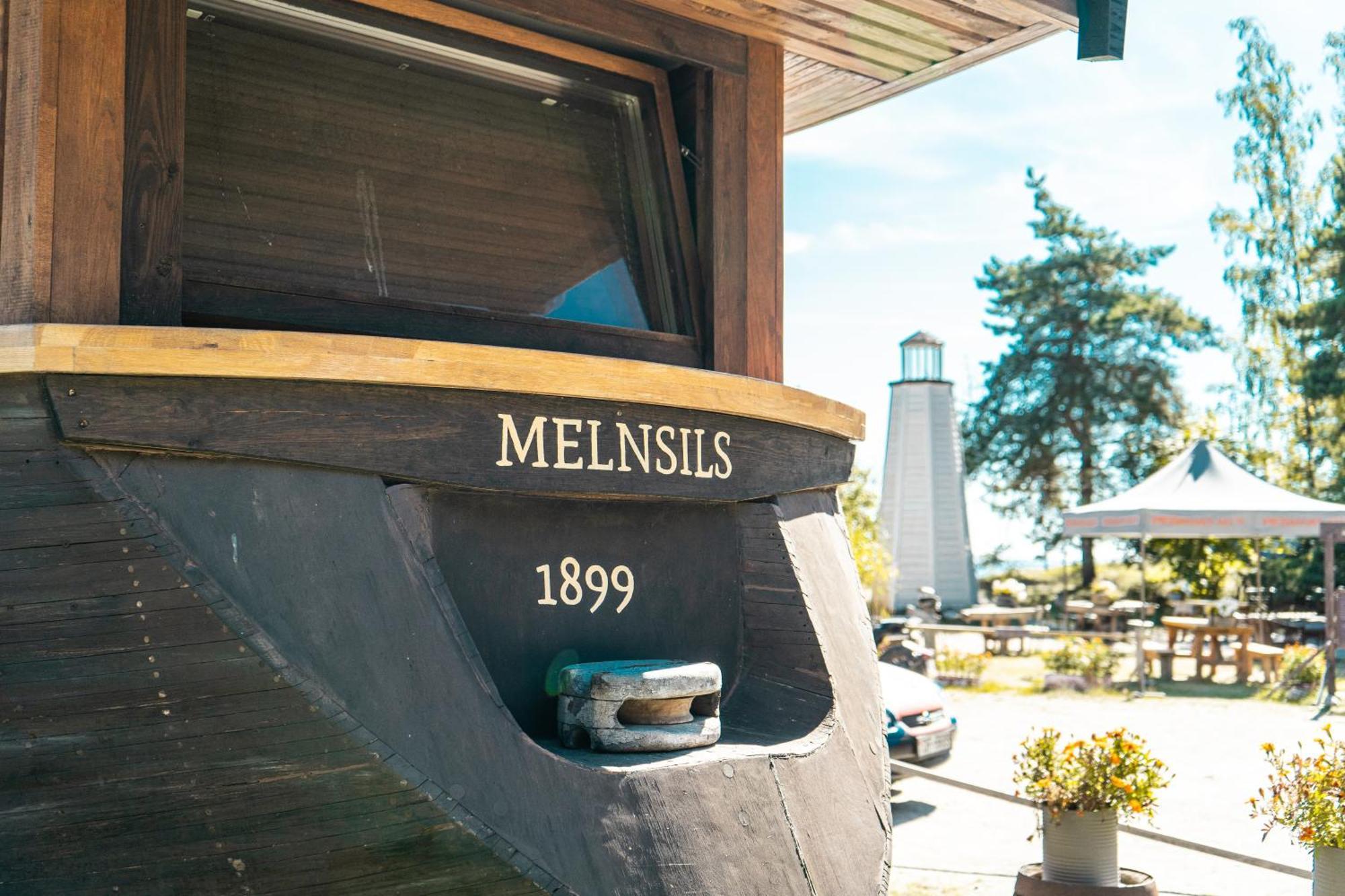 Viesu Nams Melnsils Exterior foto