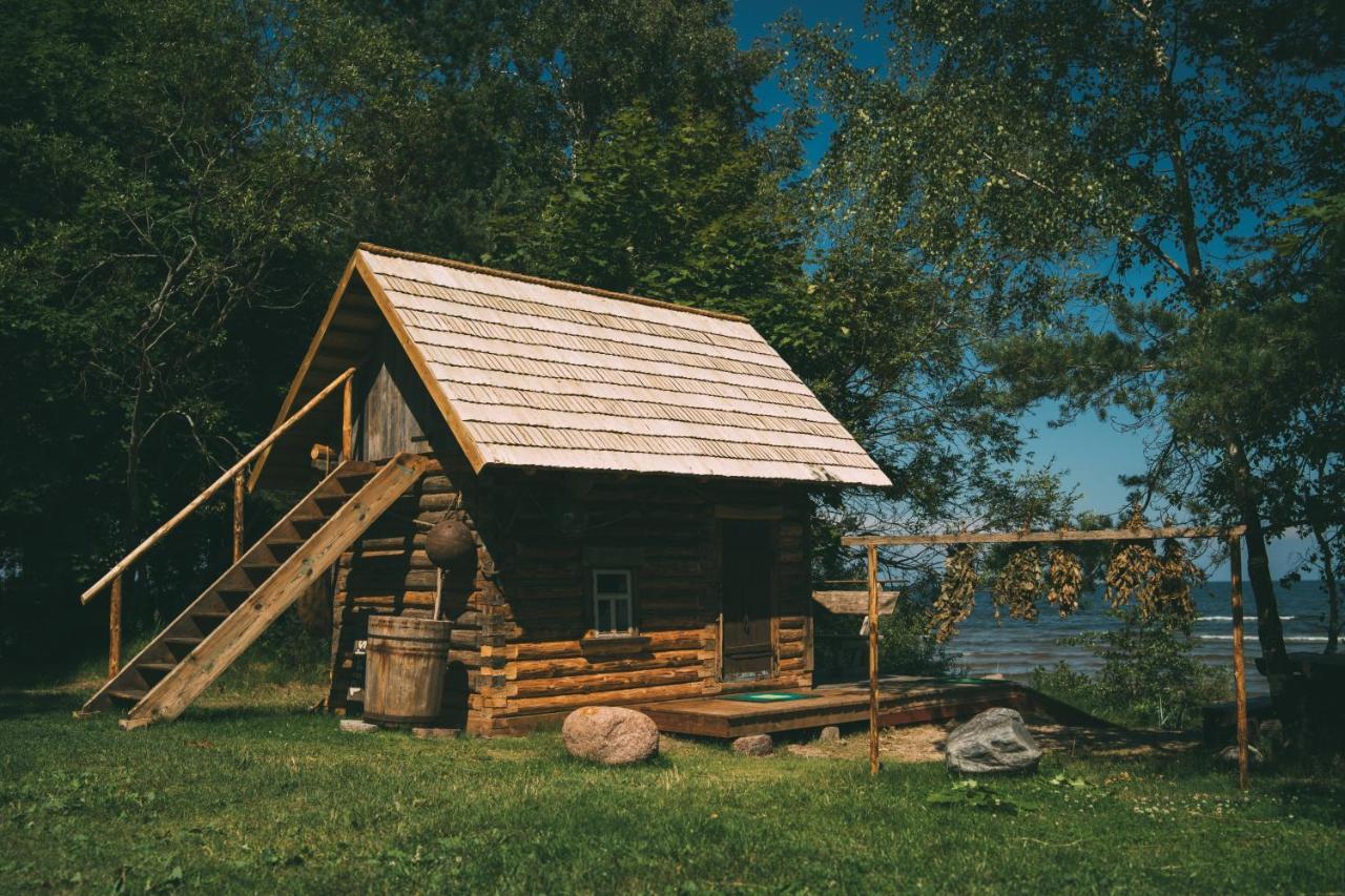 Viesu Nams Melnsils Exterior foto